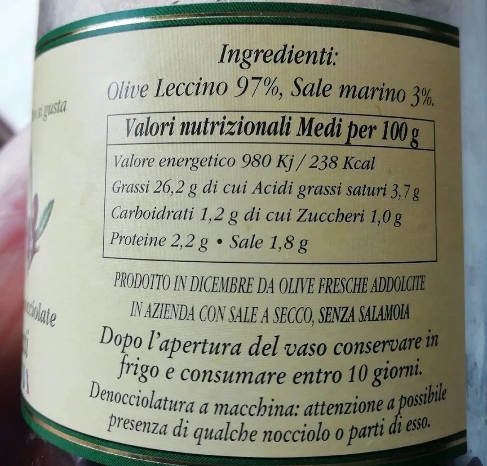 Olive lecchino asciutte denocciolate.