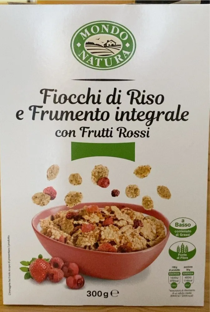 Fiocchi di riso e frumento integrale con frutti rossi