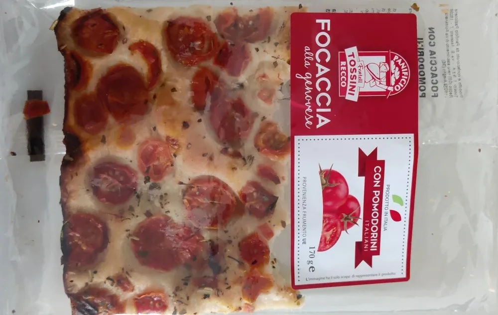 Focaccia alla genovese con pomodorini