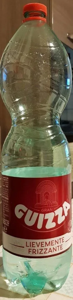 Acqua minerale naturale lievemente frizzante