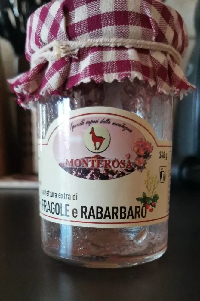 Confettura extra fragole e rabarbaro
