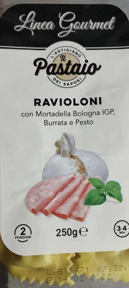 Ravioloni con Mortadella Bologna IGP, burrata e pesto