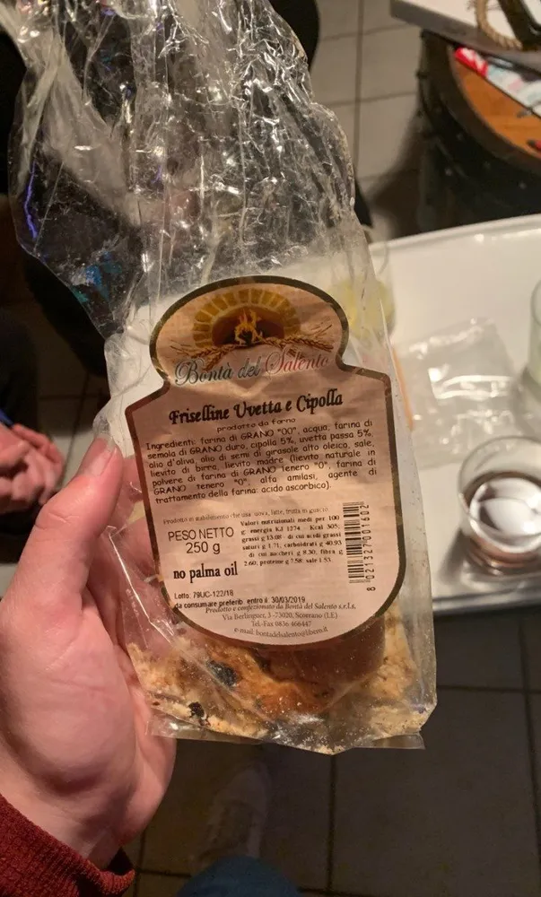 Frisellini uvetta e cipolla