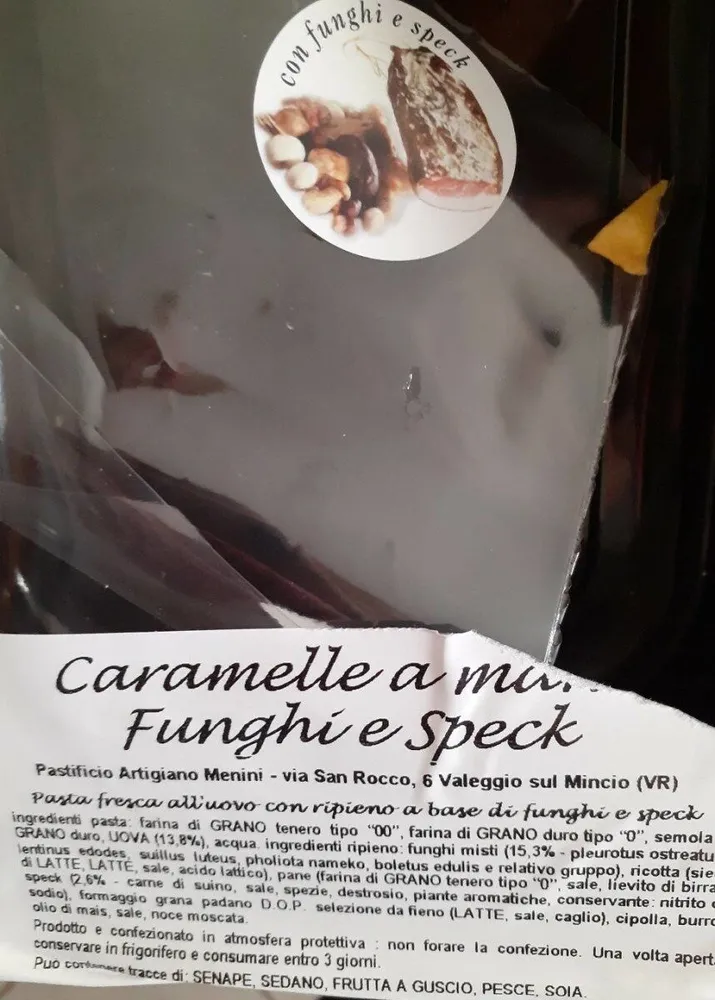Caramelle a mano funghi e speck
