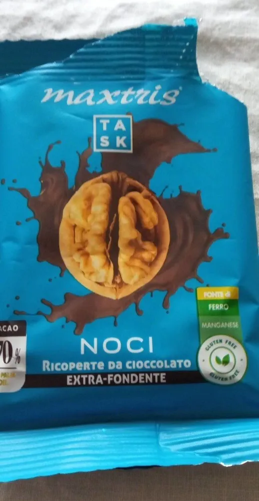 task noci ricoperte da cioccolato extra fondente