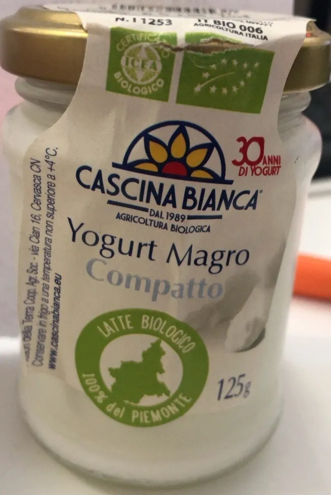 Yogurt magro compatto