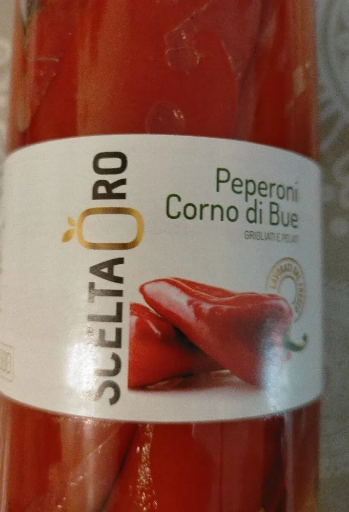 Peperoni corno di bue grigliati e pelati