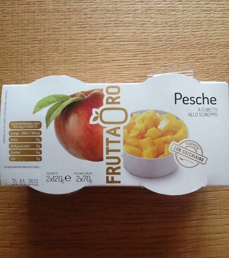 Pesche a cubetti allo sciroppo