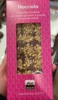 Cioccolato fondente con ripieno gianduja e granella di nocciola