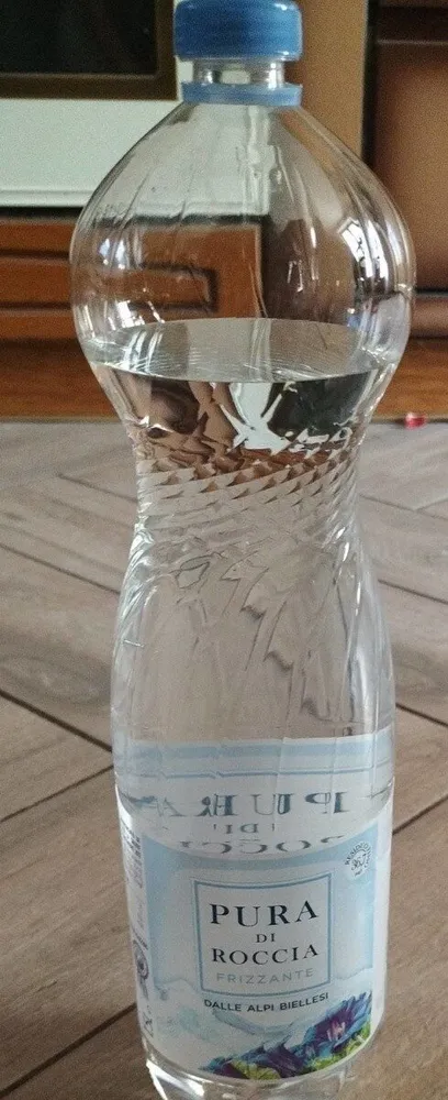 Pura di roccia frizzante