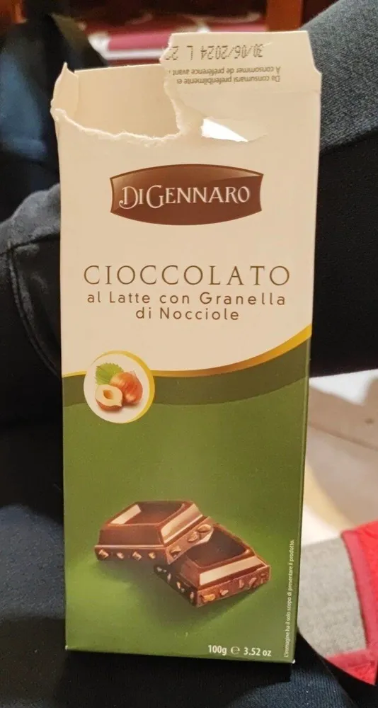 Cioccolato al latte con granella di nocciole