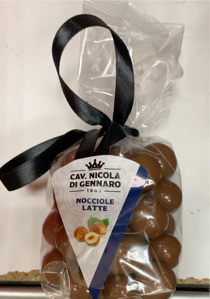 Nocciole ricoprete di cioccolato al latte