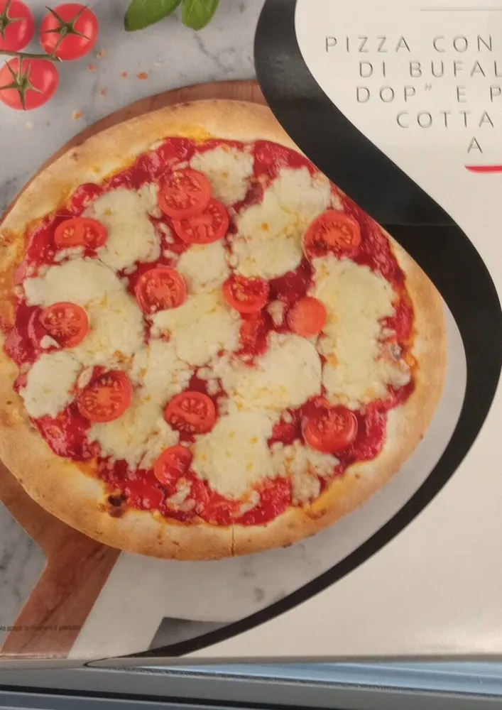 Pizza con mozzarella  di bufala