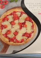 Pizza con mozzarella  di bufala