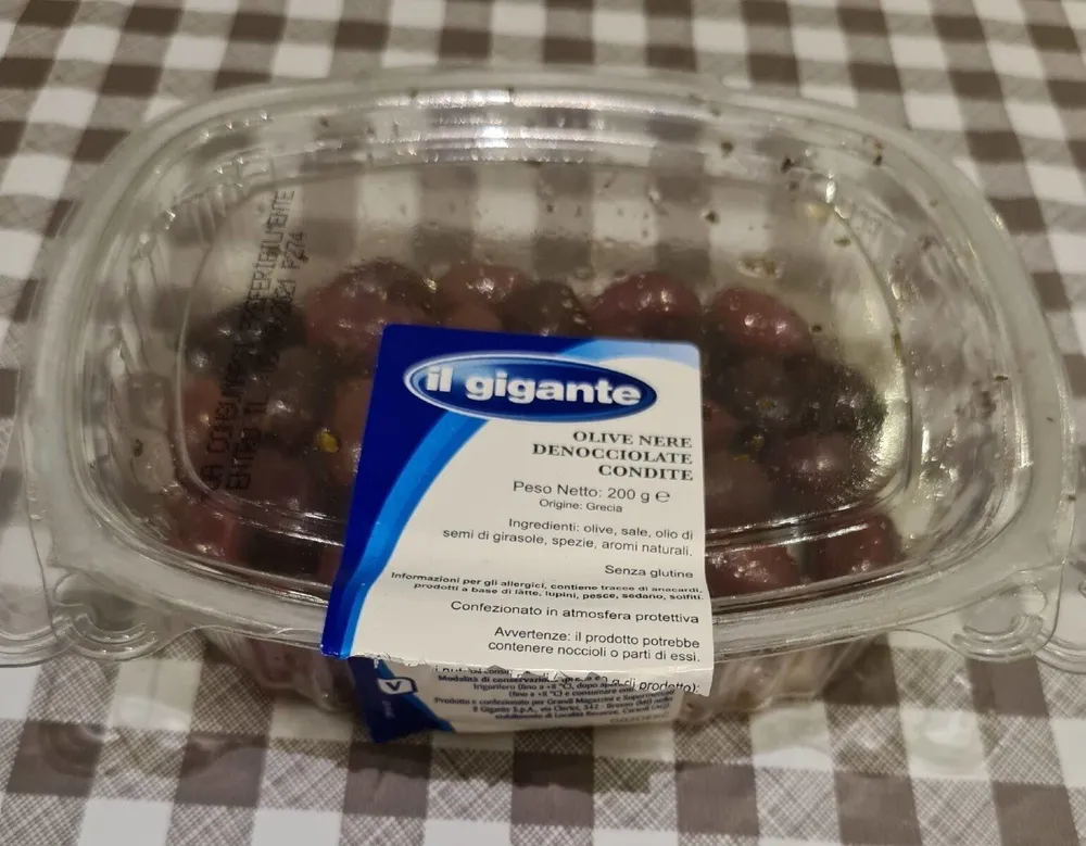 Olive nere denocciolate condite