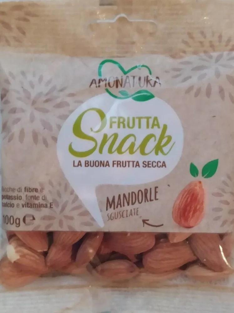 Frutta snack- mandorle sgusciate