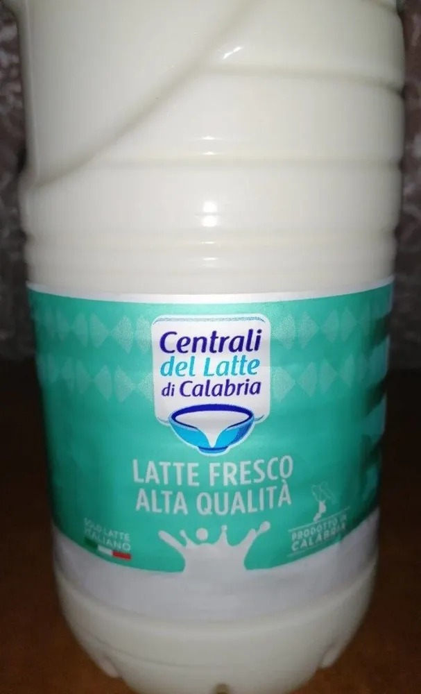 Latte fresco pastorizzato, alta qualità intero