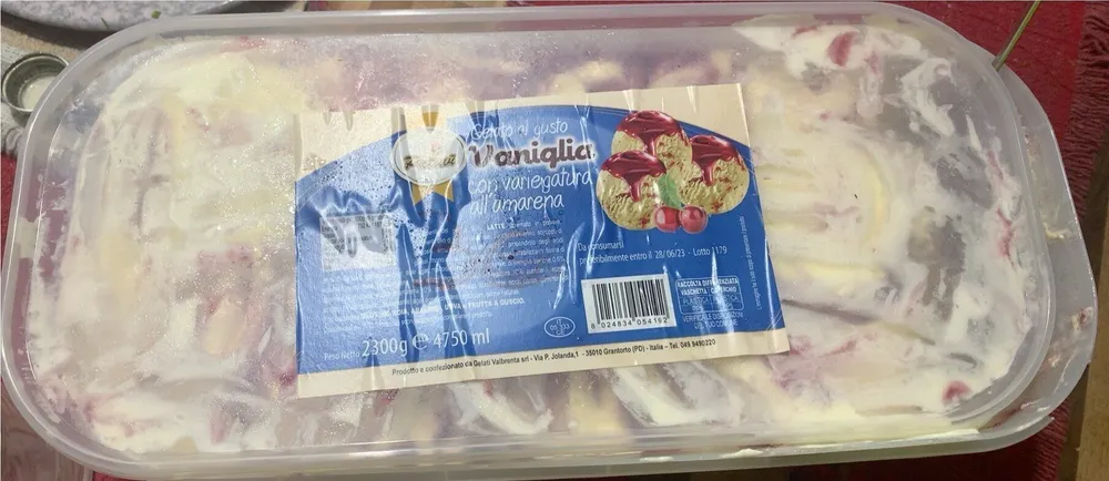 Gelato variegato amarena