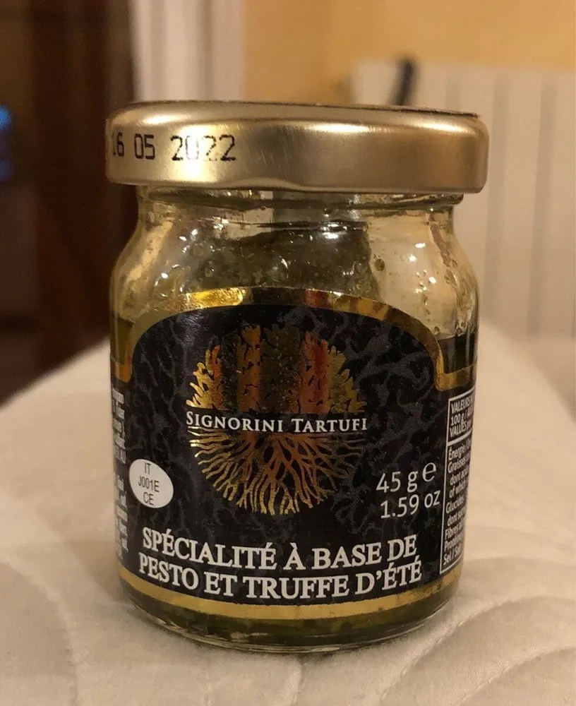 Specialité à base be pesto et de truffe d'été