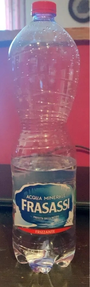 Acqua minerale naturale frizzante