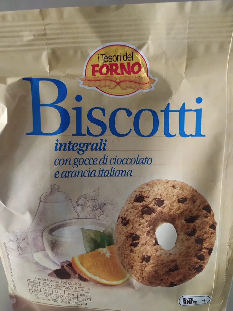 Biscotti integrali con gocce di cioccolato e arancia italiana