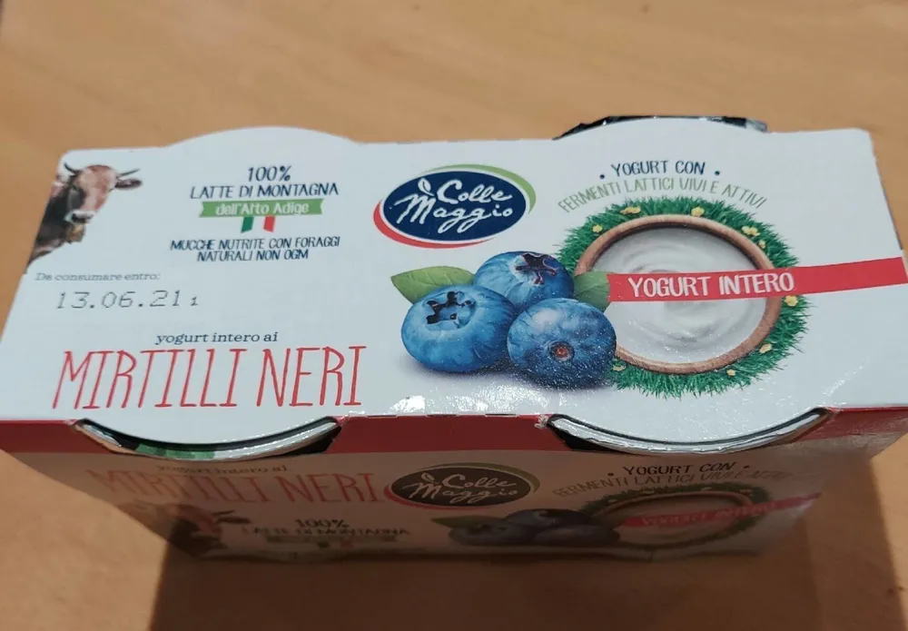 Yogurt intero mirtilli neri