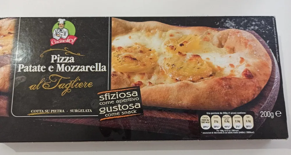 Pizza patate e mozzarella al tagliere