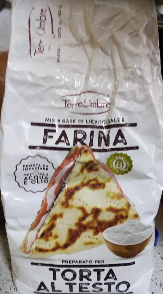 Preparato pe torta al testo