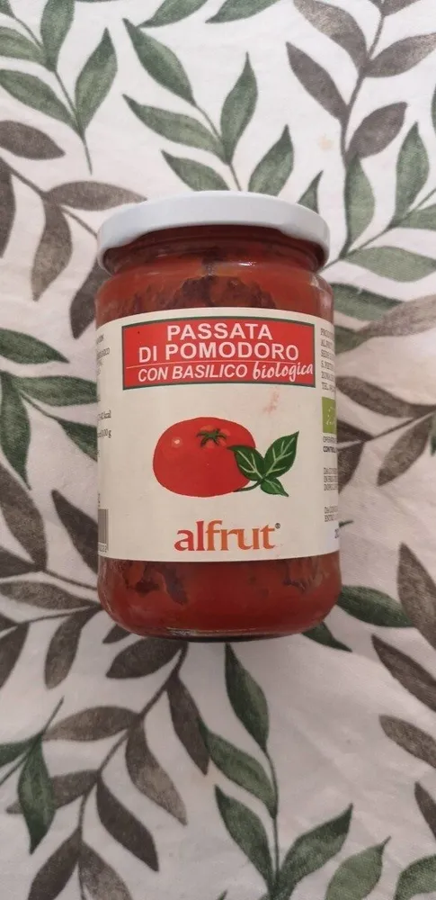 Passata di pomodoro con basilico