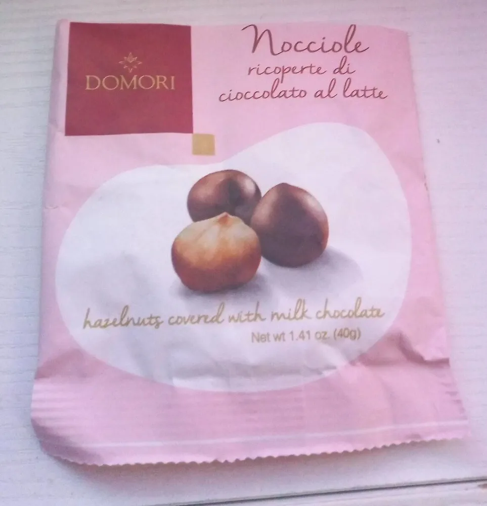 Nocciole ricoperte di cioccolato al latte