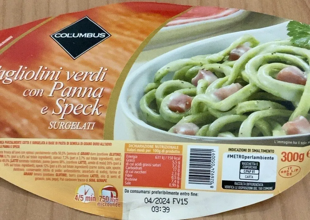 Tagliolini verdi con panna e speck