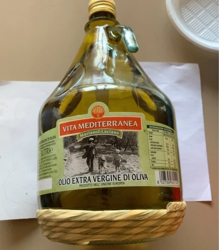 Vita mediterranea Mariano e luciano olio exravergine di oliva