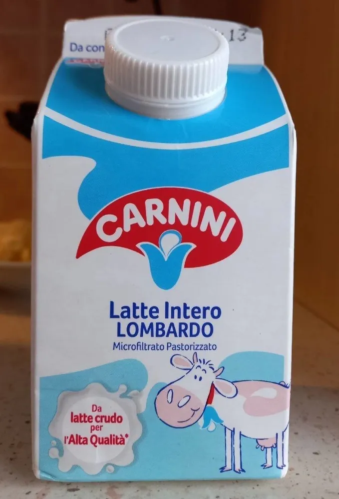 Latte intero lombardo