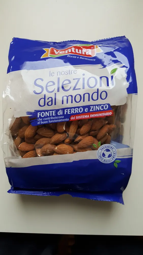 Mandorle sgusciate con pelle