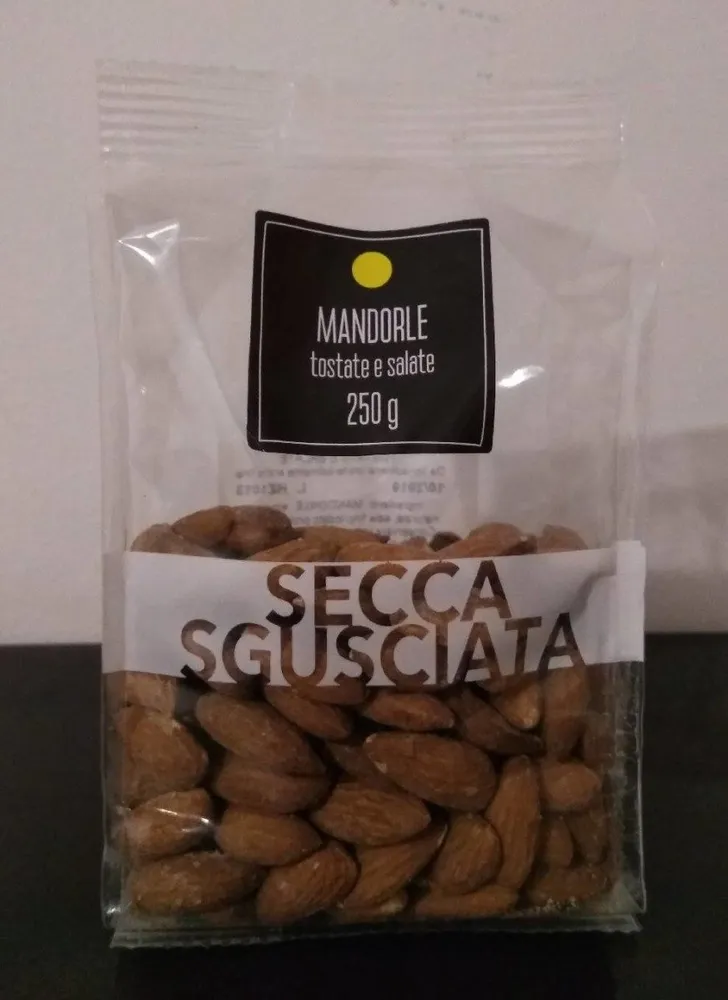 Mandorle tostate e salate