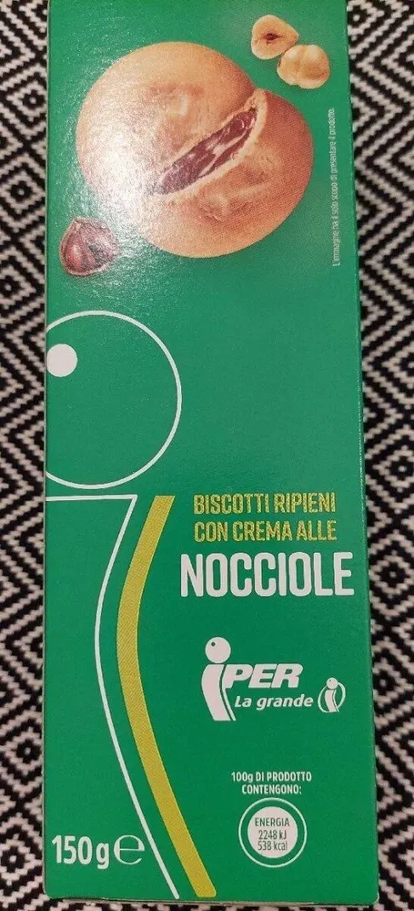 Biscotti ripieni con crema alle nocciole