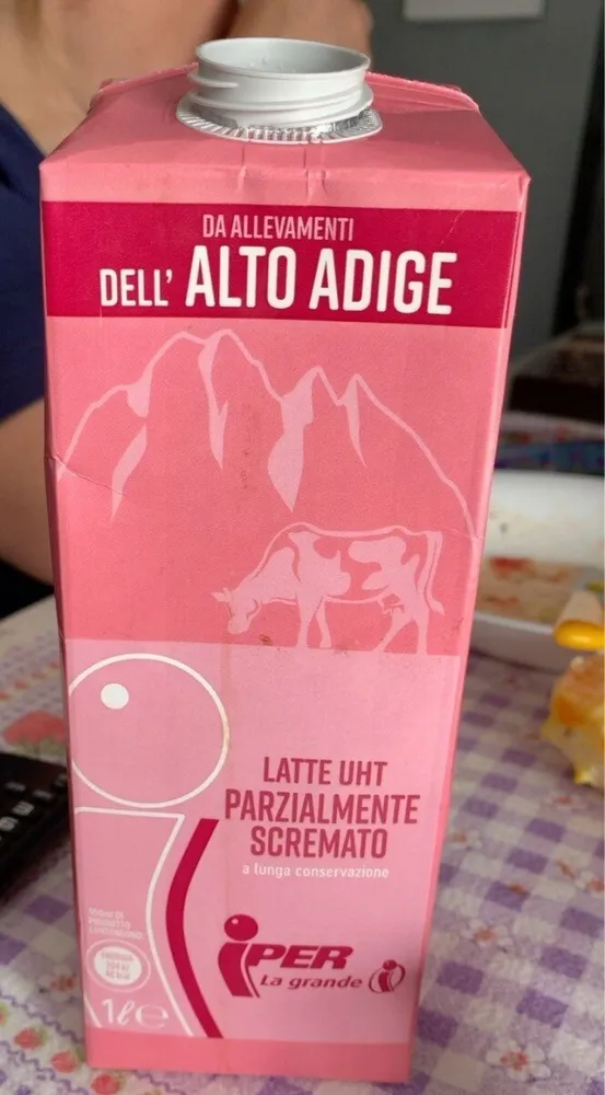 Latte uht parzialmente scremato