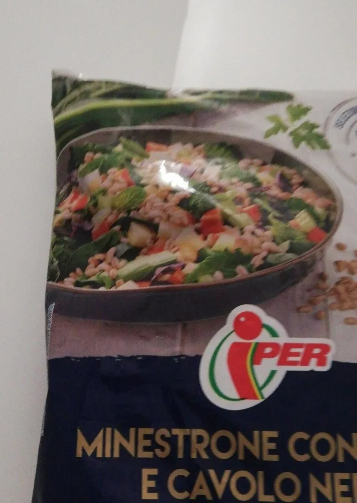 Minestrone con orzo e cavolo nero