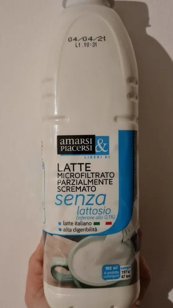 Latte microfiltrato parzialmente scremato senza lattosio