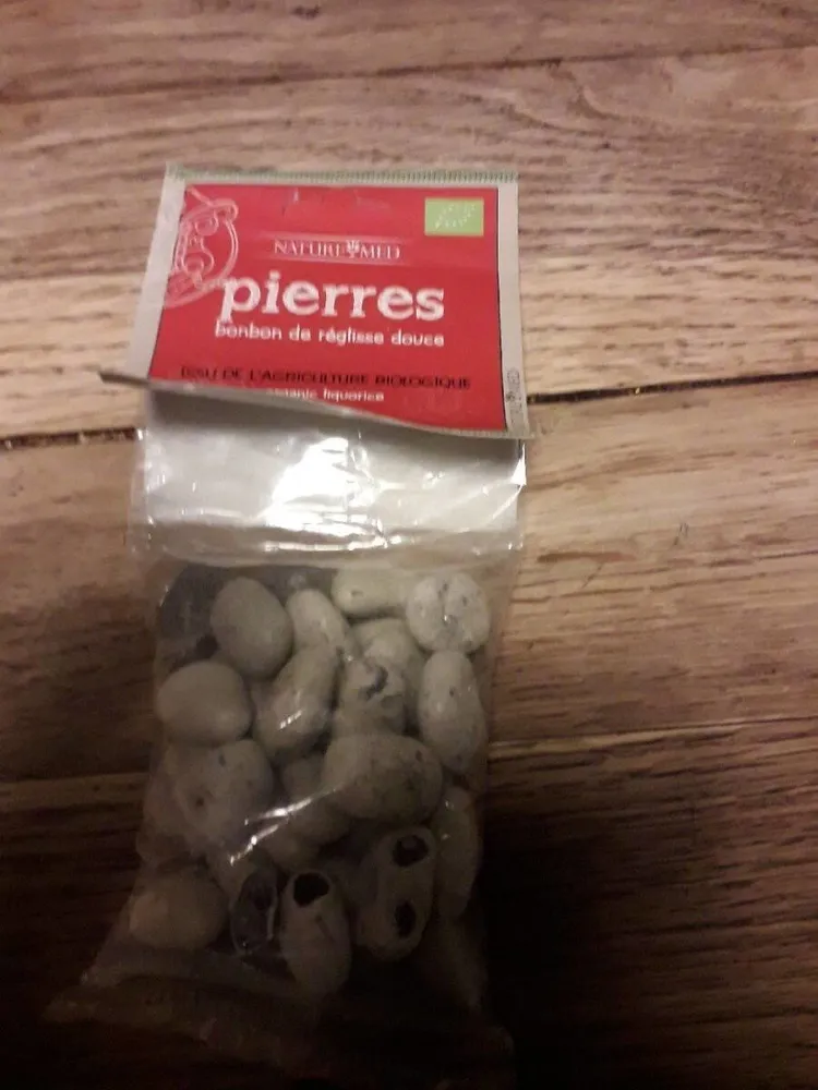 Pierre bonbon de réglisse douce