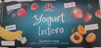Yogurt intero con frutta in pezzi