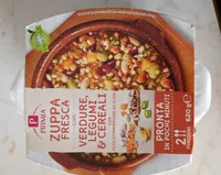 Zuppa con legumi verdure e cereali con olio EVO