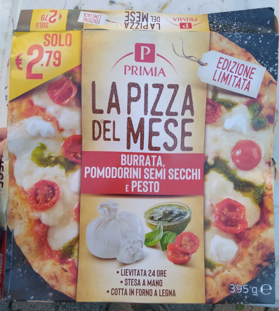 Pizza burrata, pomodorini secchi e pesto