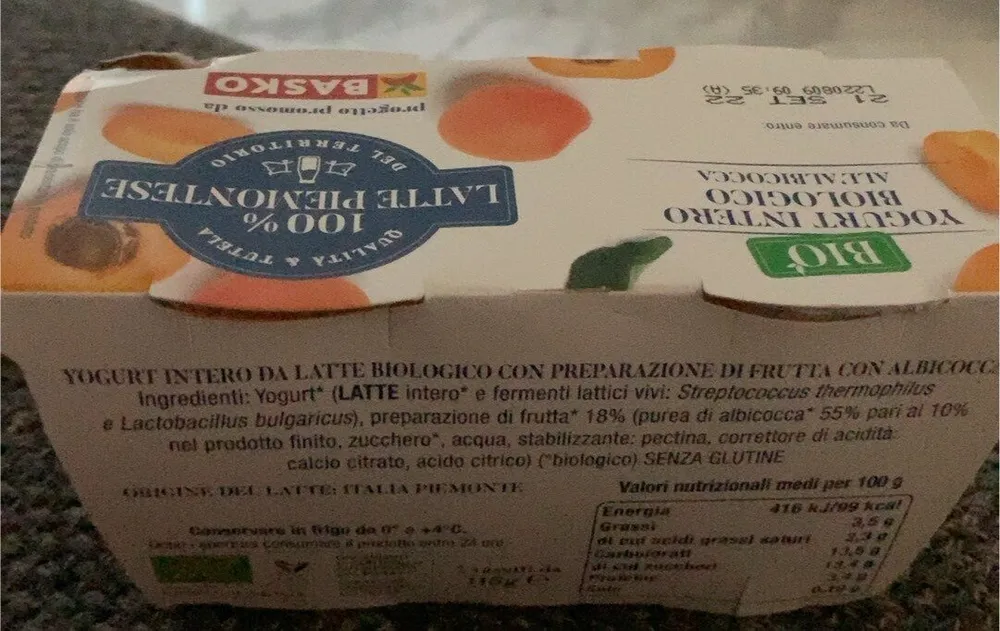 Yogurt intero biologico all’albicocca