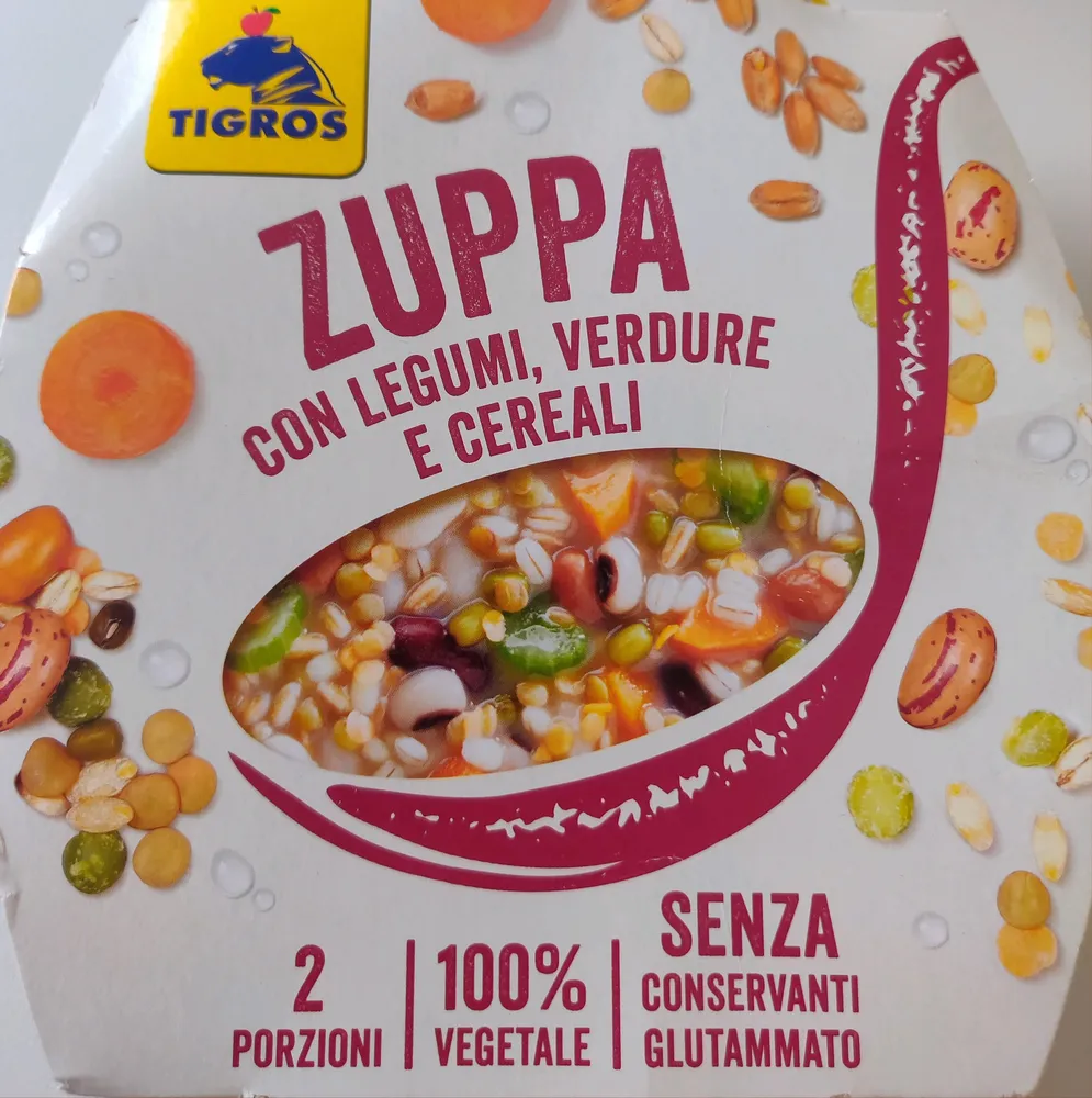 Zuppa con legumi, verdure e cereali