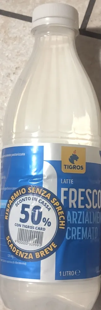 Latte fresco parzialmente scremato