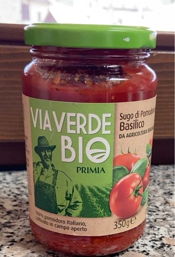 Sugo di pomodoro con basilico