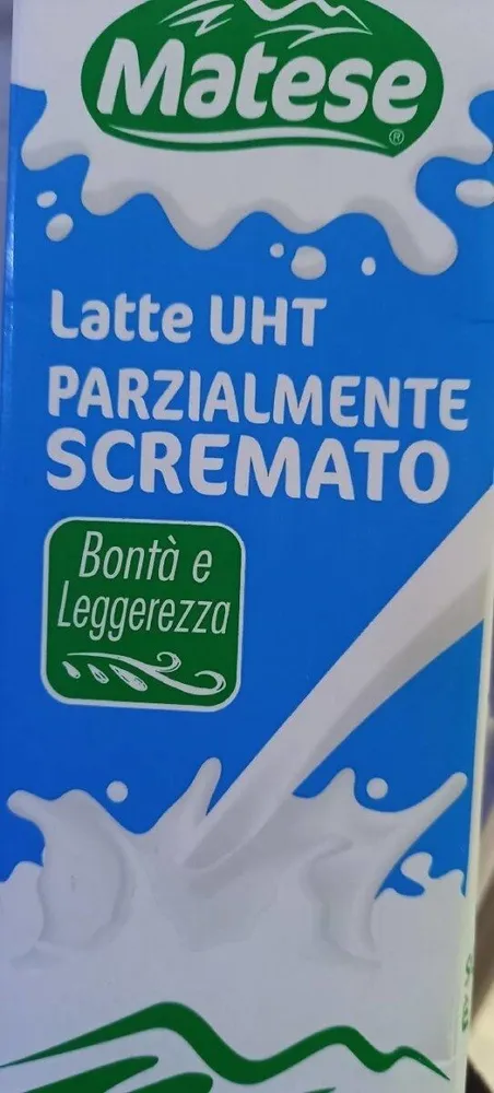 Latte uht parzialmente scremato