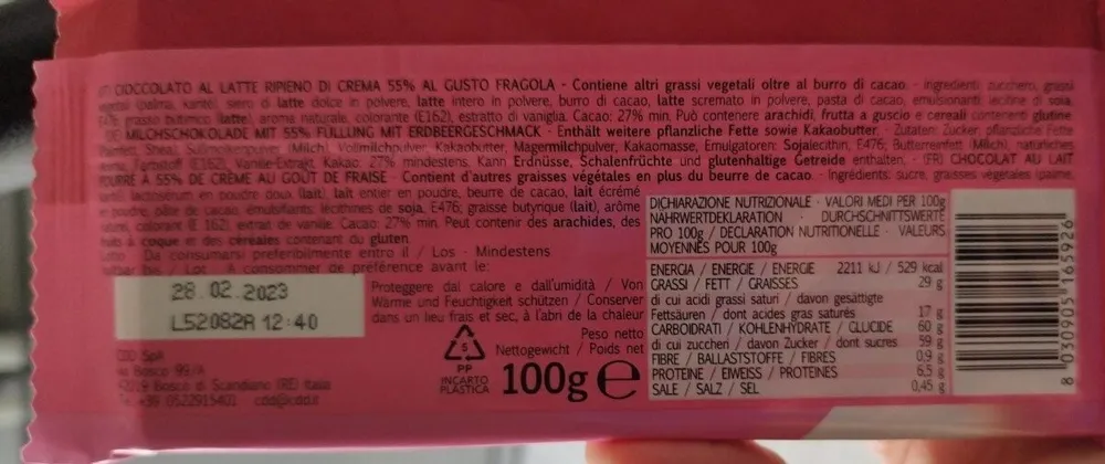 Cioccolato al latte con ripieno di crema al gusto fragola