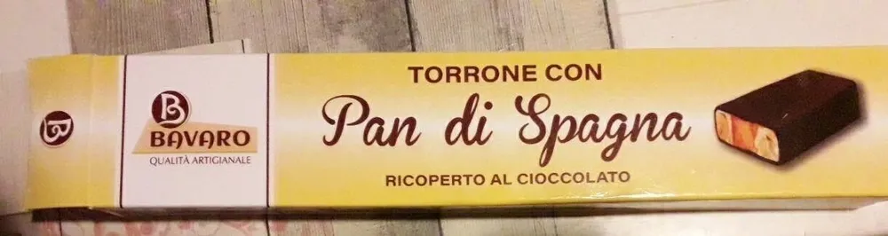 Torrone con pan di spagna ricoperto al cioccolato